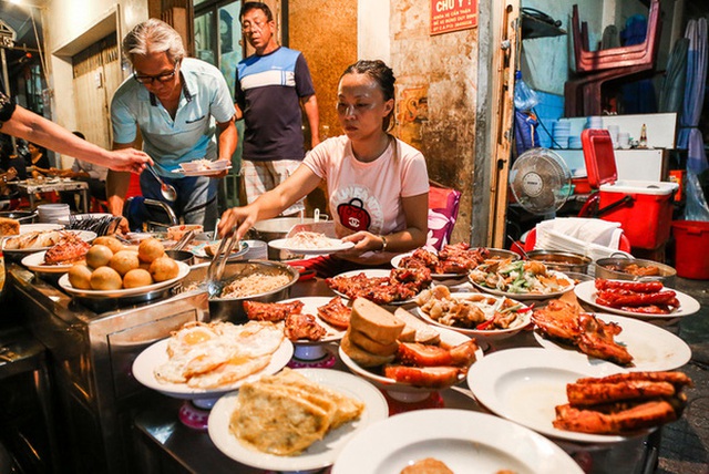 Saigon has 10 shops that look affordable but expensive, chopped into pieces, diners coming to eat for the first time make sure everyone is slightly shocked - Photo 11.