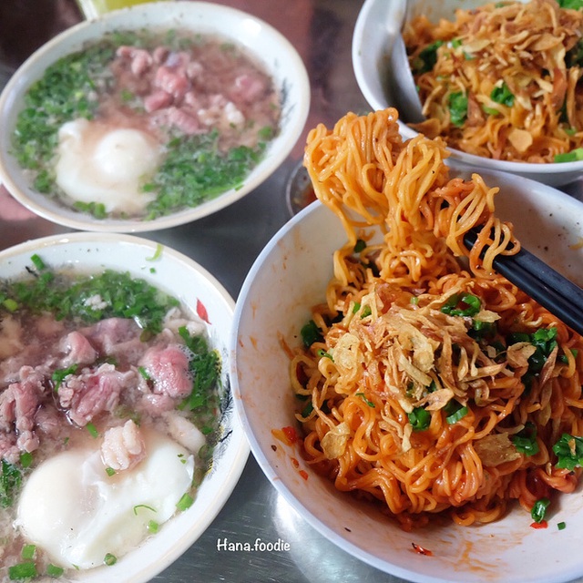 Saigon has 10 shops that look affordable but expensive to slice, diners who come to eat for the first time make sure everyone is slightly shocked - Photo 15.