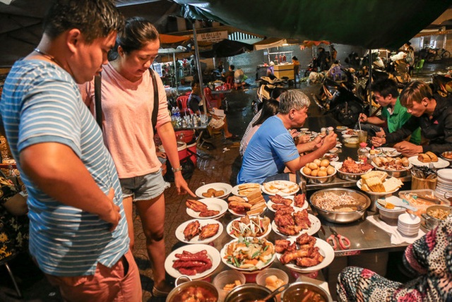 Saigon has 10 shops that look affordable but expensive to slice, diners who come to eat for the first time make sure everyone is slightly shocked - Photo 10.