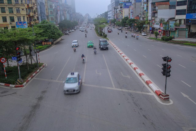  Phố phường Hà Nội khác lạ trong ngày Giỗ tổ Hùng Vương  - Ảnh 5.