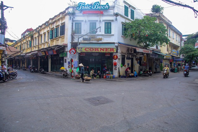  Phố phường Hà Nội khác lạ trong ngày Giỗ tổ Hùng Vương  - Ảnh 9.