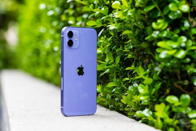 Cận cảnh iPhone 12 màu tím mộng mơ - Ảnh 1. Cận cảnh iPhone 12 màu tím mộng mơ - Ảnh 1.