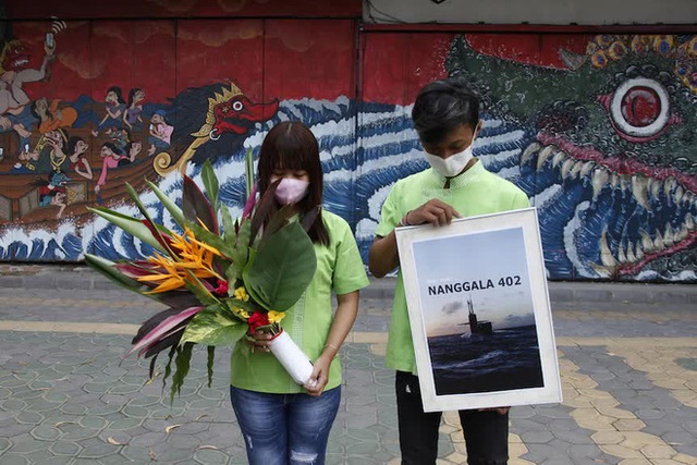  Indonesia công bố đoạn phim đau lòng: Đoàn thủy thủ tàu ngầm gặp nạn ca hát khúc tạm biệt - Ảnh 2.