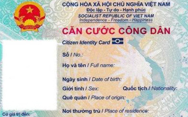 Mặt trước của Căn cước công dân có gắn chíp điện tử được thể hiện bằng hai ngôn ngữ tiếng Việt và tiếng Anh.