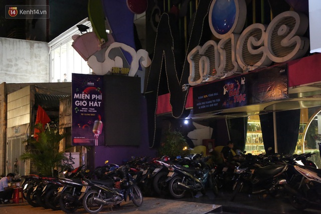 Tối 30/4, tất cả quán bar, karaoke ở TP.HCM đóng cửa: Ai cũng buồn nhưng đều hy vọng “Dịch Covid-19 sớm được đẩy lùi - Ảnh 20.