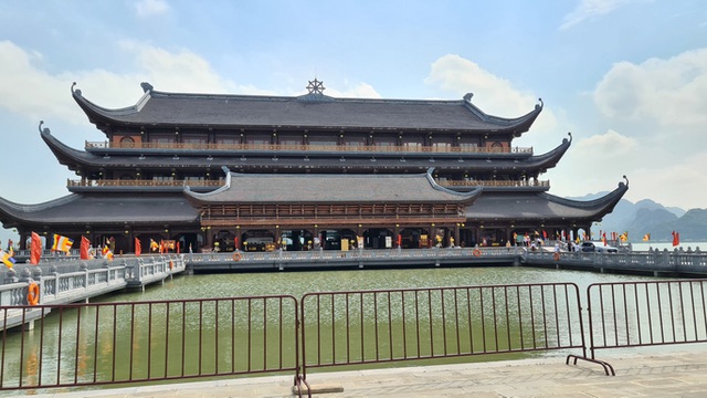 Tam Chúc - ngôi chùa lớn nhất thế giới vắng vẻ đến lạ ngày lễ 30-4 - Ảnh 3.