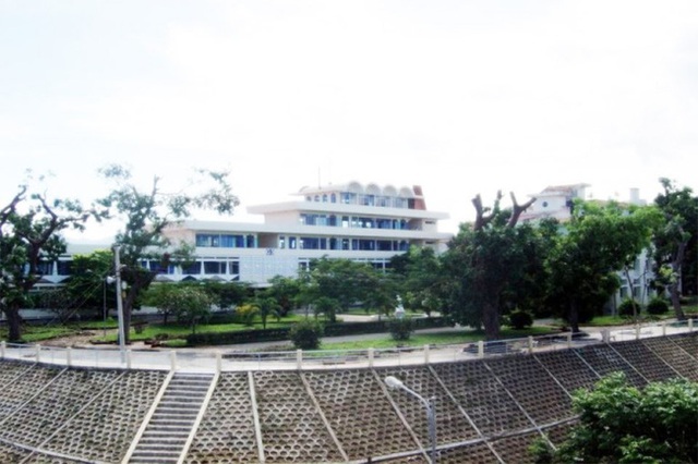 Ngôi trường có khuôn viên đẹp nhất Việt Nam, 4 mùa hoa nở, học phí siêu thấp mà sinh viên đi học ngày nào cũng ngỡ lạc vào resort - Ảnh 2.