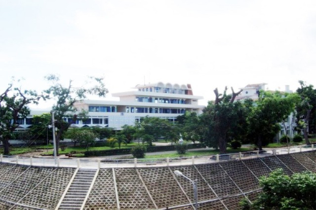 Ngôi trường có khuôn viên đẹp nhất Việt Nam, 4 mùa hoa nở, học phí siêu thấp mà sinh viên đi học ngày nào cũng ngỡ lạc vào resort - Ảnh 2. Ngôi trường có khuôn viên đẹp nhất Việt Nam, 4 mùa hoa nở, học phí siêu thấp mà sinh viên đi học ngày nào cũng ngỡ lạc vào resort - Ảnh 2.