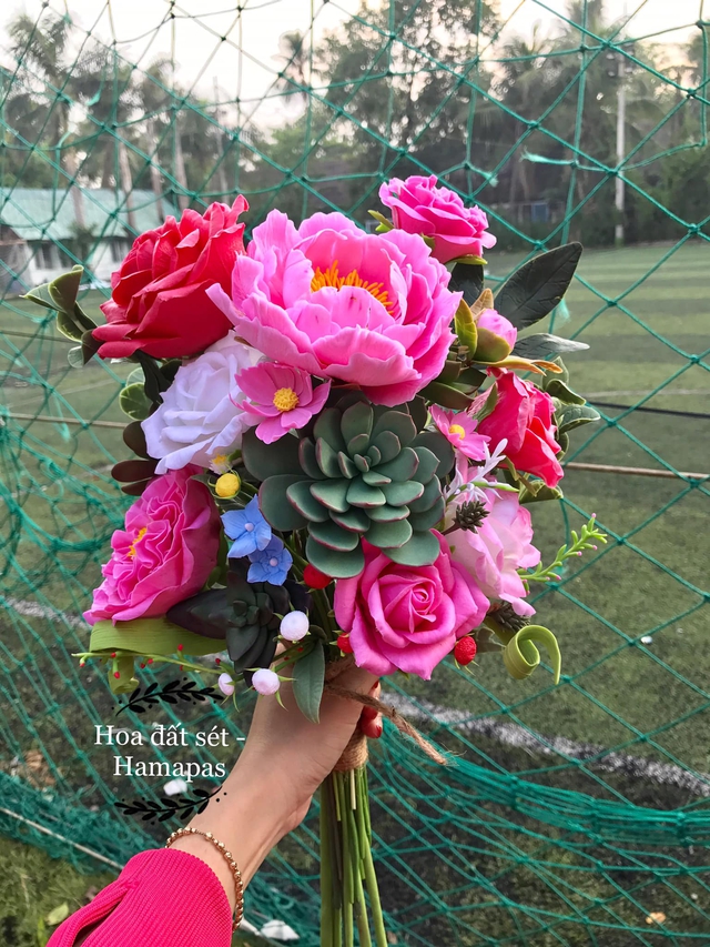 Người phụ nữ có biệt tài phù phép nắm đất vô tri trở nên có hồn, dân tình mắt chữ A miệng chữ O vì quá nhiều lần bị đánh lừa bởi các sản phẩm siêu thực! - Ảnh 19. Người phụ nữ có biệt tài phù phép nắm đất vô tri trở nên có hồn, dân tình mắt chữ A miệng chữ O vì quá nhiều lần bị đánh lừa bởi các sản phẩm siêu thực! - Ảnh 19.