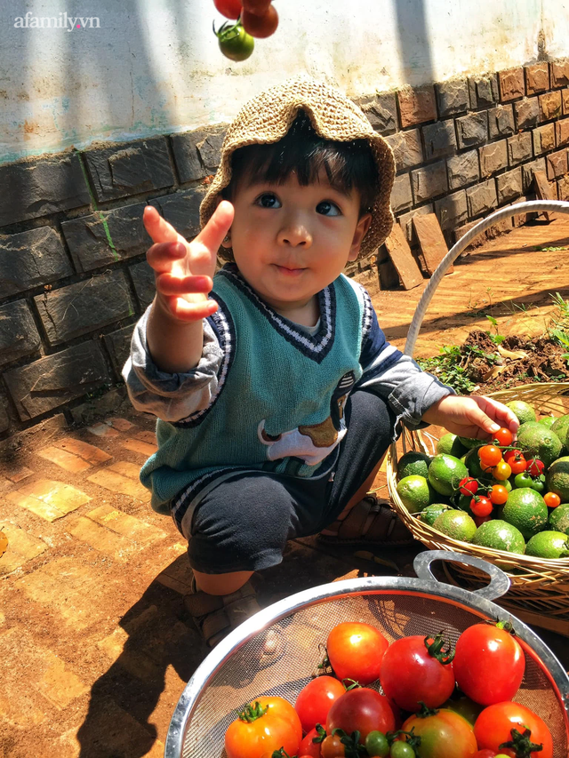 Cặp vợ chồng chịu chơi nhất Việt Nam: Cải tạo ô tô cũ thành nhà đưa con 8 tháng đi phượt từ Bắc chí Nam, quan điểm dạy con càng đáng ngưỡng mộ - Ảnh 20. Cặp vợ chồng chịu chơi nhất Việt Nam: Cải tạo ô tô cũ thành nhà đưa con 8 tháng đi phượt từ Bắc chí Nam, quan điểm dạy con càng đáng ngưỡng mộ - Ảnh 20.