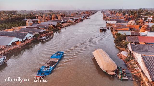 NGÔI LÀNG ĐỎ dài tận 30km với hơn 100 năm tuổi ở miền Tây khiến người ta phải thốt lên NHƯ KỲ QUAN THẾ GIỚI, đẹp và mê hoặc một cách khủng khiếp! - Ảnh 19.