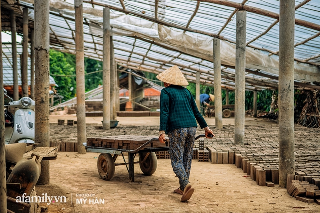 NGÔI LÀNG ĐỎ dài tận 30km với hơn 100 năm tuổi ở miền Tây khiến người ta phải thốt lên NHƯ KỲ QUAN THẾ GIỚI, đẹp và mê hoặc một cách khủng khiếp! - Ảnh 24.