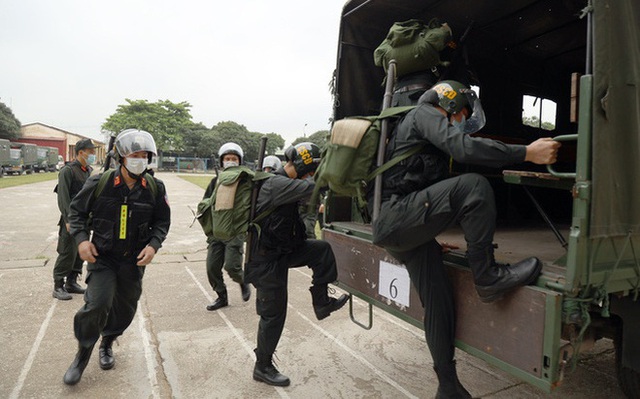 Lực lượng cảnh sát được điều tới Bắc Giang.