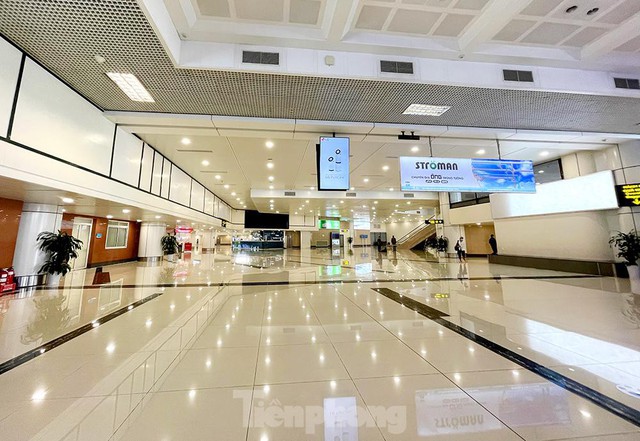 Không khí đìu hiu bao trùm nhà ga, bến xe và sân bay Hà Nội - Ảnh 12.