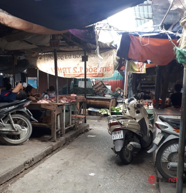 Hà Nội: Dân đổ xô về quê, đi chơi ngày lễ, siêu thị vắng khách, chợ ế hàng - Ảnh 1.