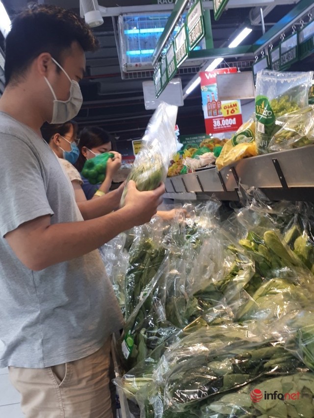 Hà Nội: Dân đổ xô về quê, đi chơi ngày lễ, siêu thị vắng khách, chợ ế hàng - Ảnh 13.