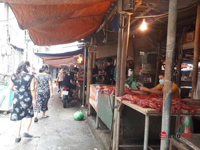 Hà Nội: Dân đổ xô về quê, đi chơi ngày lễ, siêu thị vắng khách, chợ ế hàng - Ảnh 3.