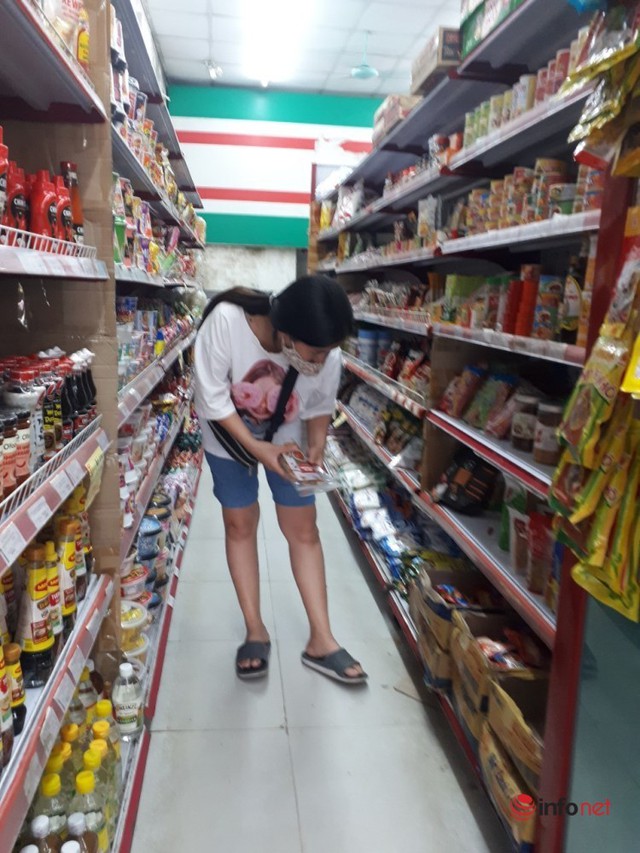 Hà Nội: Dân đổ xô về quê, đi chơi ngày lễ, siêu thị vắng khách, chợ ế hàng - Ảnh 9.