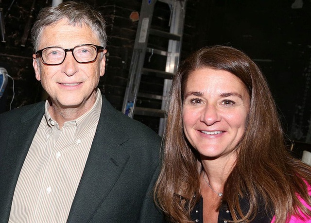 Tỉ phú Bill Gates vẫn đeo nhẫn cưới sau tuyên bố ly hôn - Ảnh 2.