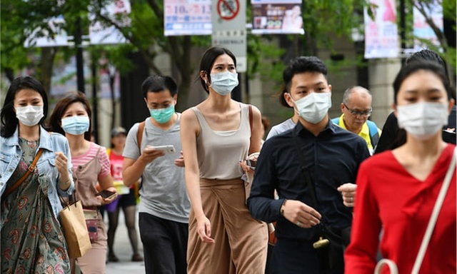  8 rắc rối lớn nhất khi đeo khẩu trang vào mùa hè: Giải pháp giúp bạn an toàn và thoải mái hơn - Ảnh 2.