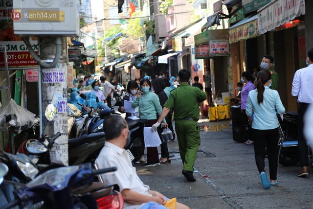  TP.HCM: Phong tỏa 1 con hẻm ở quận 3 vì liên quan đến ca nghi nhiễm Covid-19 - Ảnh 7.