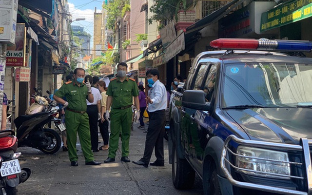 Hẻm 287 Nguyễn Đình Chiểu, Q.3 nơi bệnh nhân cư ngụ và buôn bán. Ảnh: Tiền phong