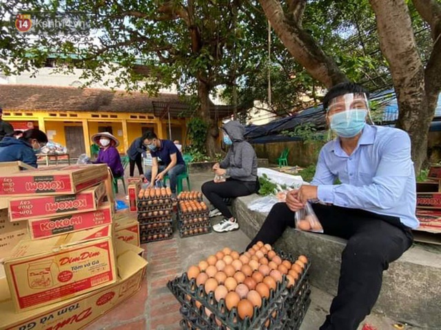  Cuộc sống công nhân đang mắc kẹt trong tâm dịch Covid-19 Bắc Giang: Ngày ngày làm bạn với điện thoại, nửa tháng ăn cơm trắng và cá khô - Ảnh 3.