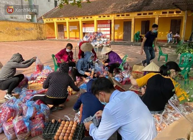  Cuộc sống công nhân đang mắc kẹt trong tâm dịch Covid-19 Bắc Giang: Ngày ngày làm bạn với điện thoại, nửa tháng ăn cơm trắng và cá khô - Ảnh 4.