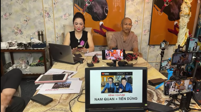 Sự thật sau mỗi livestream của bà Phương Hằng: Như chiến trận với hơn chục người hùng hậu, nhân vật cộm cán bí mật duyệt nội dung cho bà Hằng mới gây bất ngờ! - Ảnh 1.