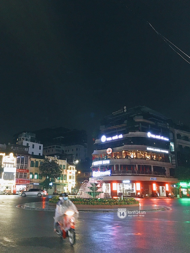  Hà Nội buổi tối vắng tanh sau công điện khẩn: 2 con phố đêm hot nhất Thủ đô cũng cửa đóng then cài - Ảnh 4.