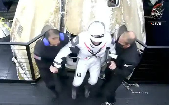 4 phi hành gia trở về trái đất bằng tàu của SpaceX sau sứ mệnh lịch sử - Ảnh 1.