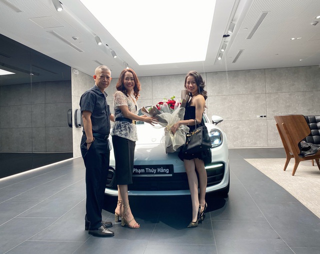  Rich kid RMIT và cuộc sống của người nhiều tiền: Đi xe Porsche, đồ hiệu đầy người, thời sinh viên đã đầu tư bất động sản, chứng khoán - Ảnh 3.