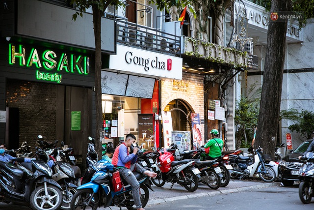  Quán xá Sài Gòn lao đao giữa mùa dịch: Thông báo bán mang đi nhưng nhiều nơi vẫn vắng hoe, khung cảnh ảm đạm bao trùm nhiều tuyến phố - Ảnh 10.