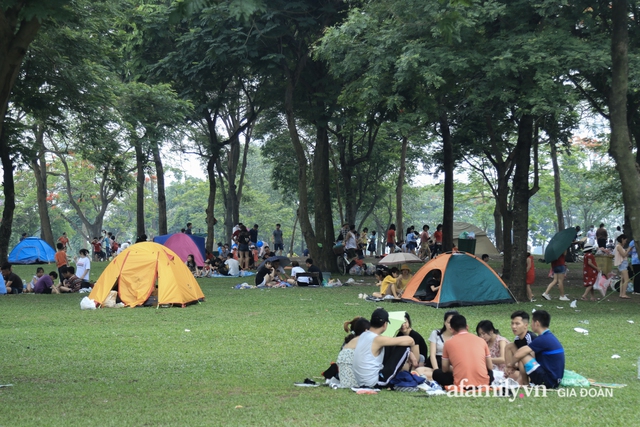 Hà Nội: Tạm dừng hoạt động thể dục thể thao tại công viên, vườn hoa, hạn chế tập trung đông người nơi công cộng để phòng dịch - Ảnh 1.