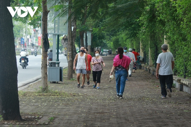  Công viên ở Hà Nội đồng loạt đóng cửa phòng chống dịch Covid-19 - Ảnh 13.