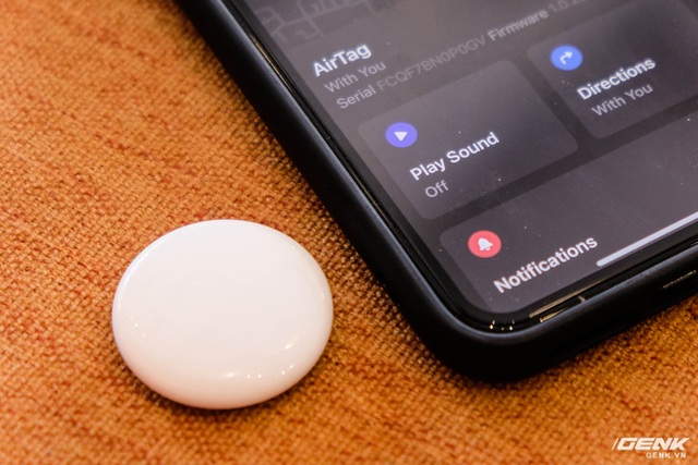 Trên tay AirTag: Phụ kiện định vị của Apple, giá 790.000 đồng - Ảnh 1. Trên tay AirTag: Phụ kiện định vị của Apple, giá 790.000 đồng - Ảnh 1.