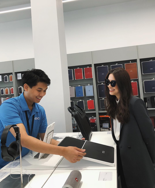 Hiếu Nguyễn - thiếu gia nghìn tỷ của gia đình Johnathan Hạnh Nguyễn: Từng thử sức làm nhân viên bán hàng tại công ty bố, kín đáo đời tư và cuộc sống sang chảnh như ông hoàng - Ảnh 1. Hiếu Nguyễn - thiếu gia nghìn tỷ của gia đình Johnathan Hạnh Nguyễn: Từng thử sức làm nhân viên bán hàng tại công ty bố, kín đáo đời tư và cuộc sống sang chảnh như ông hoàng - Ảnh 1.