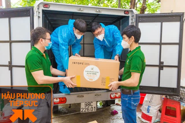 Một công ty bán nhung hươu nhập khẩu nấu 7.500 suất cháo nhung hươu tiếp sức cho 2.000 y bác sĩ tại 7 bệnh viện ở Bắc Giang - Ảnh 1.