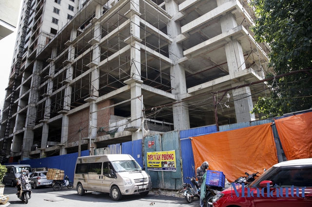 Cận cảnh dự án chung cư 12 năm chưa xây xong ở Hà Nội - Ảnh 2.