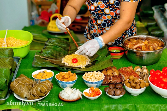  Tết Đoan Ngọ tại lò bánh Bá Trạng của người Hoa lâu đời nhất Sài Gòn, một cặp bánh có giá lên tới 1 triệu đồng mà cả năm chỉ được ăn duy nhất 1 lần!  - Ảnh 1.