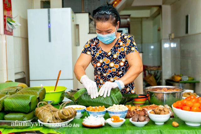  Tết Đoan Ngọ tại lò bánh Bá Trạng của người Hoa lâu đời nhất Sài Gòn, một cặp bánh có giá lên tới 1 triệu đồng mà cả năm chỉ được ăn duy nhất 1 lần!  - Ảnh 15.
