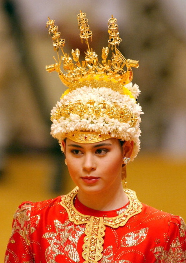  17 tuổi từ thường dân bỗng thành vợ Thái tử, “nàng Lọ lem đẹp tựa tiên nữ” của Hoàng gia Brunei giờ ra sao sau 17 năm? - Ảnh 4.