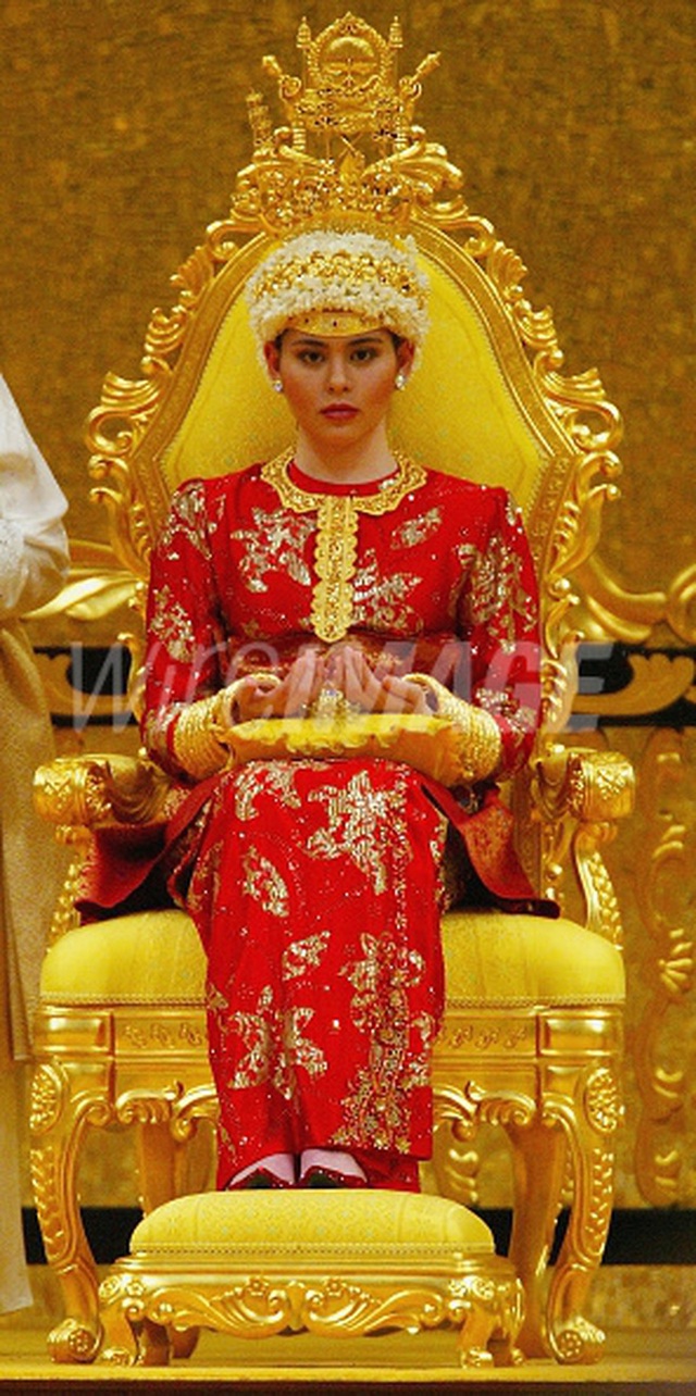  17 tuổi từ thường dân bỗng thành vợ Thái tử, “nàng Lọ lem đẹp tựa tiên nữ” của Hoàng gia Brunei giờ ra sao sau 17 năm? - Ảnh 5.