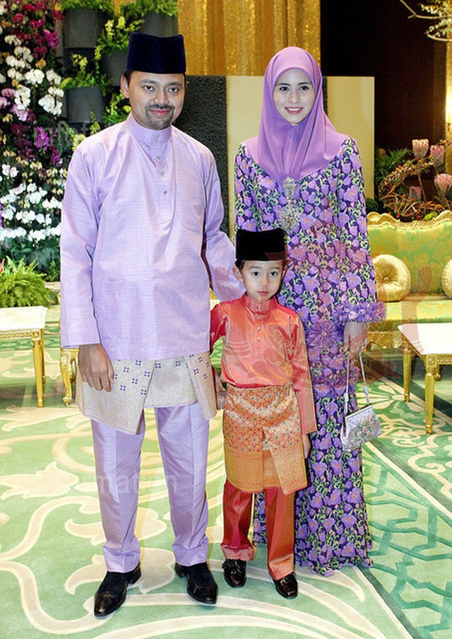  17 tuổi từ thường dân bỗng thành vợ Thái tử, “nàng Lọ lem đẹp tựa tiên nữ” của Hoàng gia Brunei giờ ra sao sau 17 năm? - Ảnh 10.