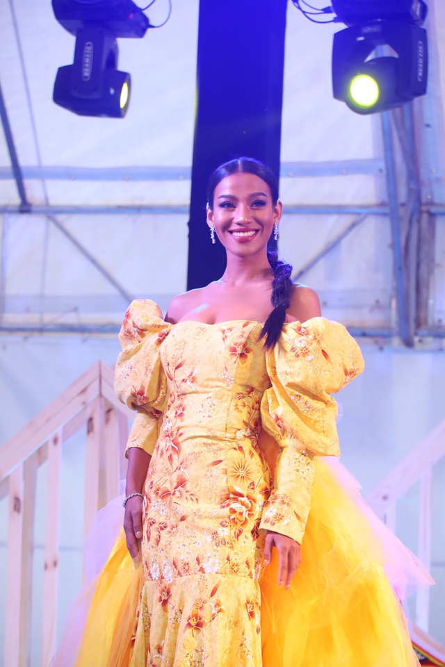 Ai rồi cũng bán hàng online thôi: Miss Grand Thailand 2020 livestream bán cơm cháy, son môi giữa mùa dịch - Ảnh 5. Ai rồi cũng bán hàng online thôi: Miss Grand Thailand 2020 livestream bán cơm cháy, son môi giữa mùa dịch - Ảnh 5.