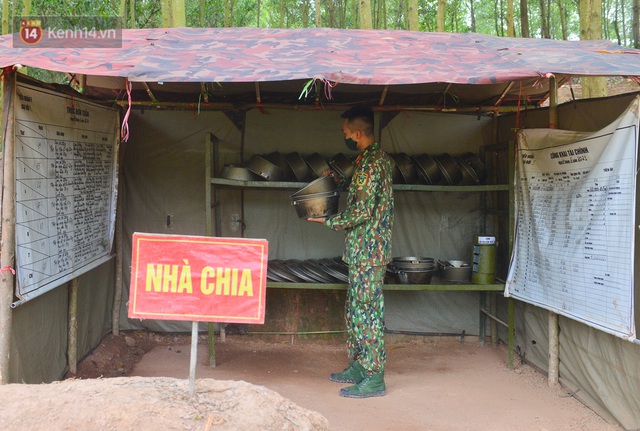 Cuộc hành quân thần tốc trong đêm của chiến sĩ Bắc Giang để nhường doanh trại cho người dân cách ly - Ảnh 10.