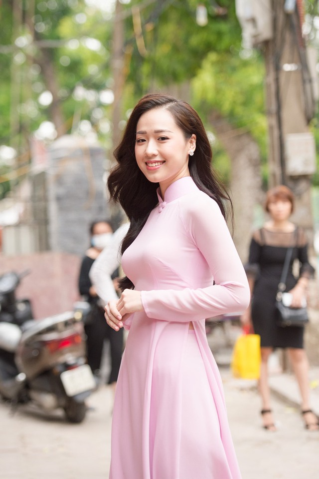 Nàng thơ VTV vừa được triệu phú công nghệ Hùng Đinh cầu hôn: Từng nỗ lực giảm 23kg để đi thi hoa hậu và tuyên bố xanh rờn một người đàn ông bình thường không thể yêu được tôi - Ảnh 2. Nàng thơ VTV vừa được triệu phú công nghệ Hùng Đinh cầu hôn: Từng nỗ lực giảm 23kg để đi thi hoa hậu và tuyên bố xanh rờn một người đàn ông bình thường không thể yêu được tôi - Ảnh 2.