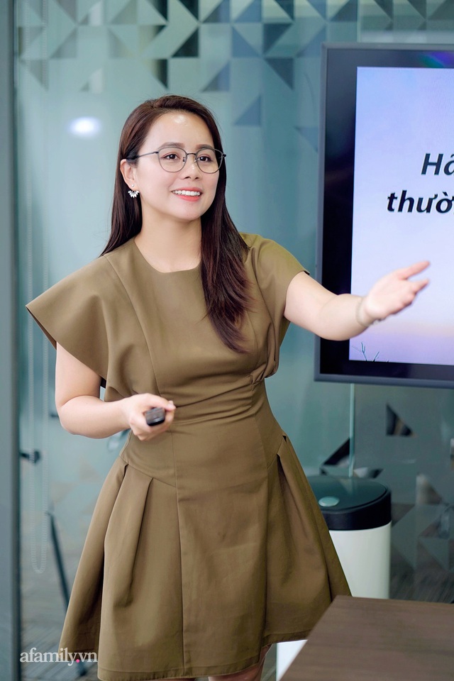  Ms Hoa TOEIC - Chủ tịch trường Anh ngữ nổi tiếng Hà Nội tiết lộ nỗi lo về 2 cô con gái truyền nhân được phát triển hai hệ ngôn ngữ song song từ khi chưa vào lớp 1  - Ảnh 2.