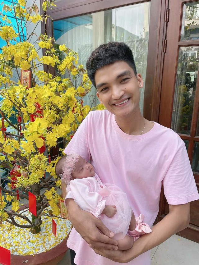 Mạc Văn Khoa xấu lạ nhưng khác biệt: Tay trắng đi lên từ show hài, thu nhập 300 triệu đồng/tháng, chủ chuỗi bún đậu có tiếng - Ảnh 12. Mạc Văn Khoa xấu lạ nhưng khác biệt: Tay trắng đi lên từ show hài, thu nhập 300 triệu đồng/tháng, chủ chuỗi bún đậu có tiếng - Ảnh 12.
