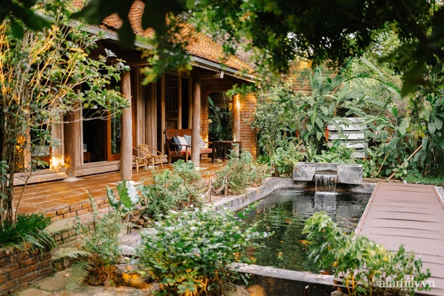 Cuộc sống yên bình trong ngôi nhà nhỏ và khu vườn xanh mát bóng cây ở ngoại thành Hà Nội - Ảnh 2.